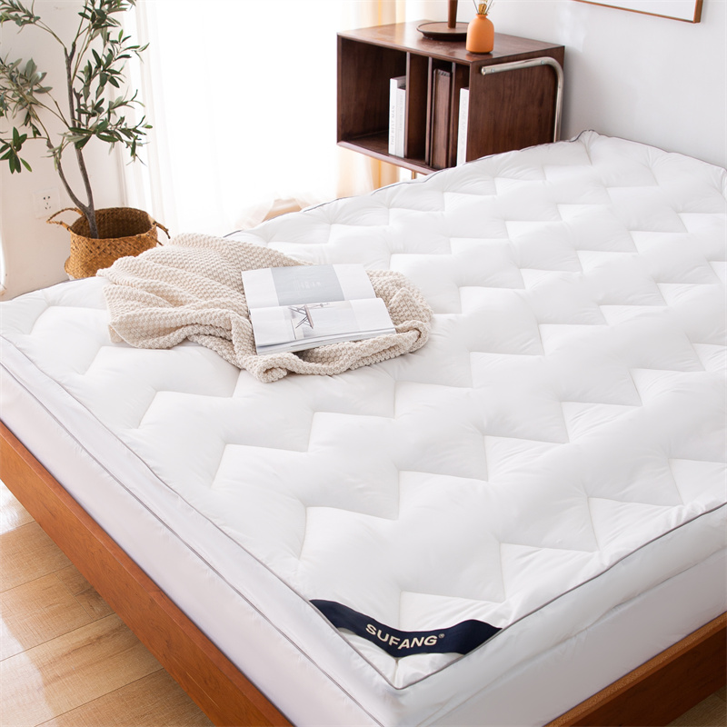 Wave Quilting Design Microfiber Filling Mattress Topper