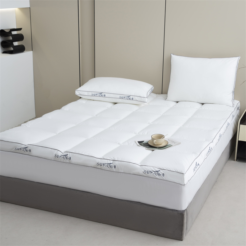 Customized Print Logo Microfiber Filling 40s Downproof Fabric na may Piping Mattress Topper Customized Print Logo Microfiber Filling 40s Downproof Fabric na may Piping Mattress Topper