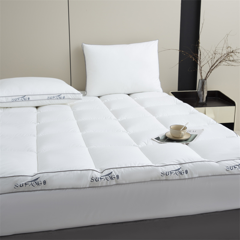 Customized Print Logo Microfiber Filling 40s Downproof Fabric na may Piping Mattress Topper Customized Print Logo Microfiber Filling 40s Downproof Fabric na may Piping Mattress Topper