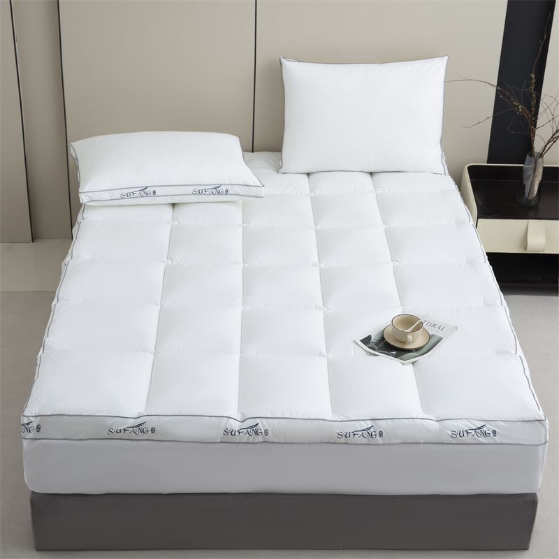 Customized Print Logo Microfiber Filling 40s Downproof Fabric na may Piping Mattress Topper Customized Print Logo Microfiber Filling 40s Downproof Fabric na may Piping Mattress Topper