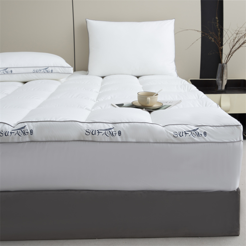 Customized Print Logo Microfiber Filling 40s Downproof Fabric na may Piping Mattress Topper Customized Print Logo Microfiber Filling 40s Downproof Fabric na may Piping Mattress Topper