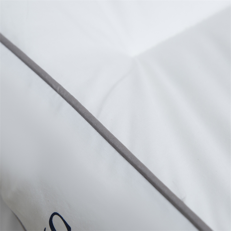 Customized Print Logo Microfiber Filling 40s Downproof Fabric na may Piping Mattress Topper Customized Print Logo Microfiber Filling 40s Downproof Fabric na may Piping Mattress Topper