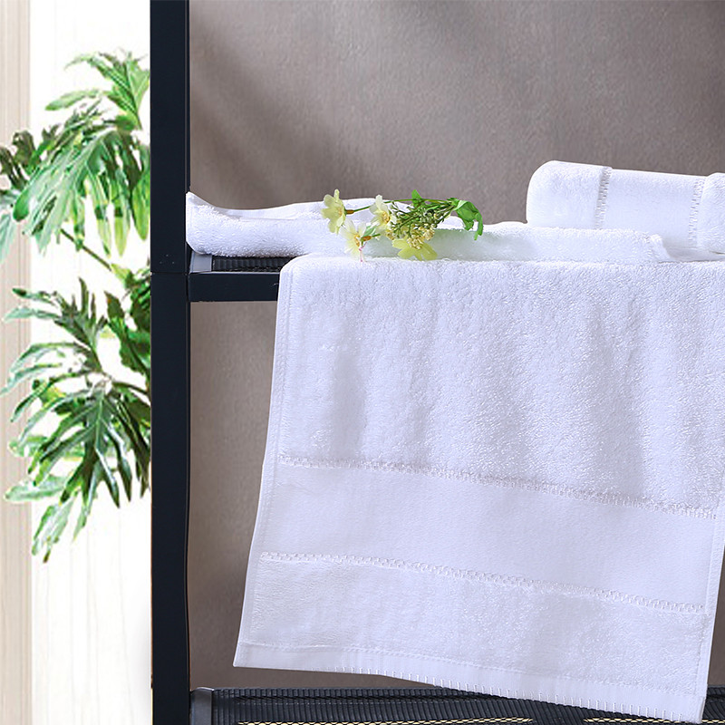 Dobby Border White Silver Thread Towel Set Dobby Border White Silver Thread Towel Set